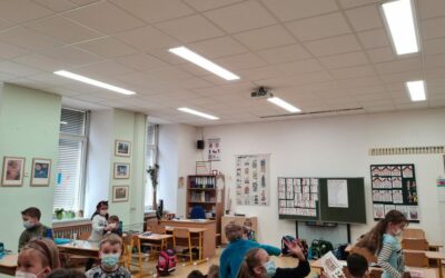 Český rozhlas – reportáž ze ZŠ Medlánky – prokognitivní svítidla Spectrasol zklidňují žáky a pomáhají pedagogům