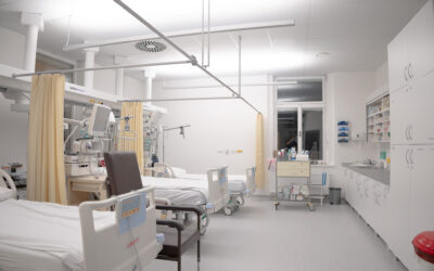 NATURAL LIGHTING CONDITIONS FOR THE STAFF, IMPROVING PATIENT TREATMENT. THE PRAGUE HOSPITAL HAS THE MOST ADVANCED CIRCADIAN LIGHTING IN THE WORLD